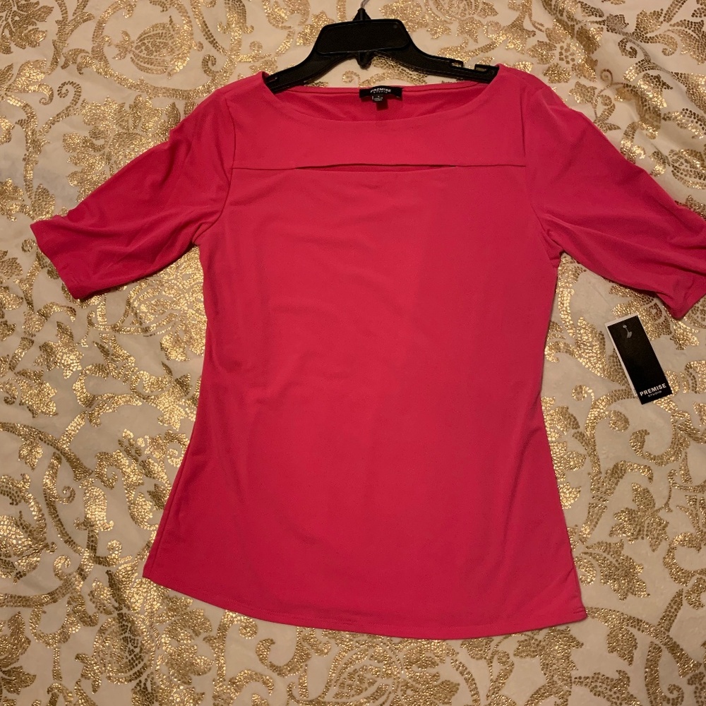 NWT {Premise} top sz S Fuchsia